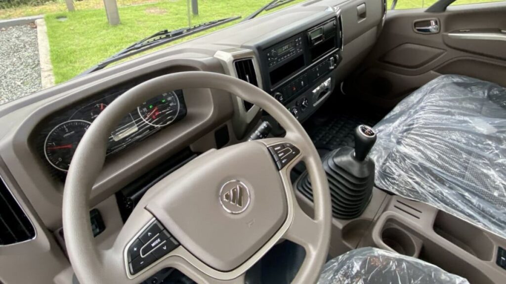 Interna do Foton Aumark S 916 2025.