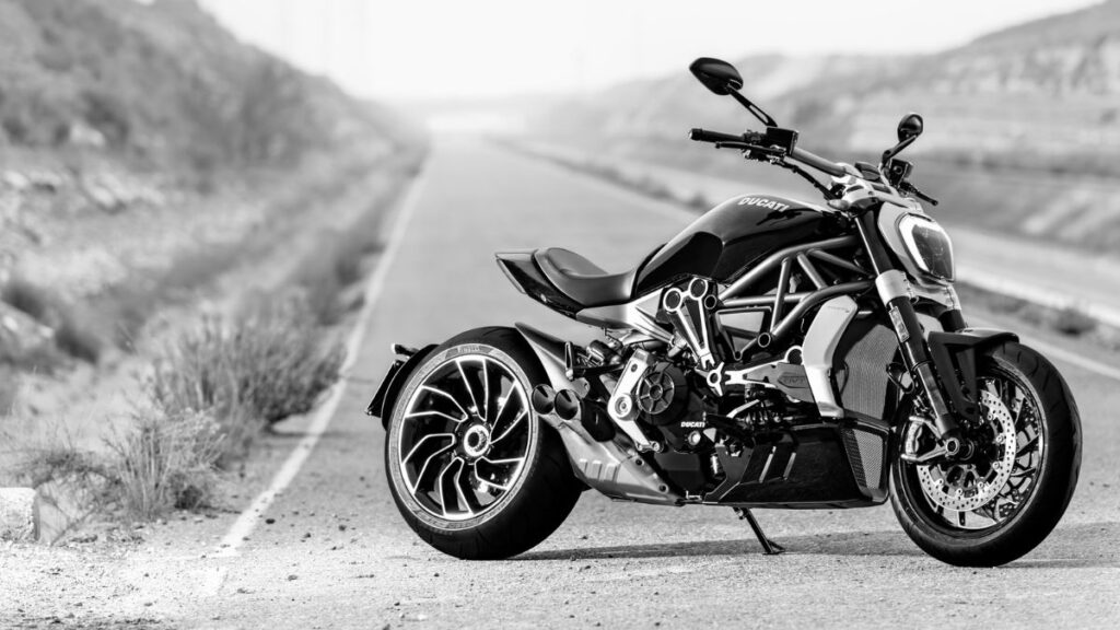 Lateral da Ducati Diavel 2025.