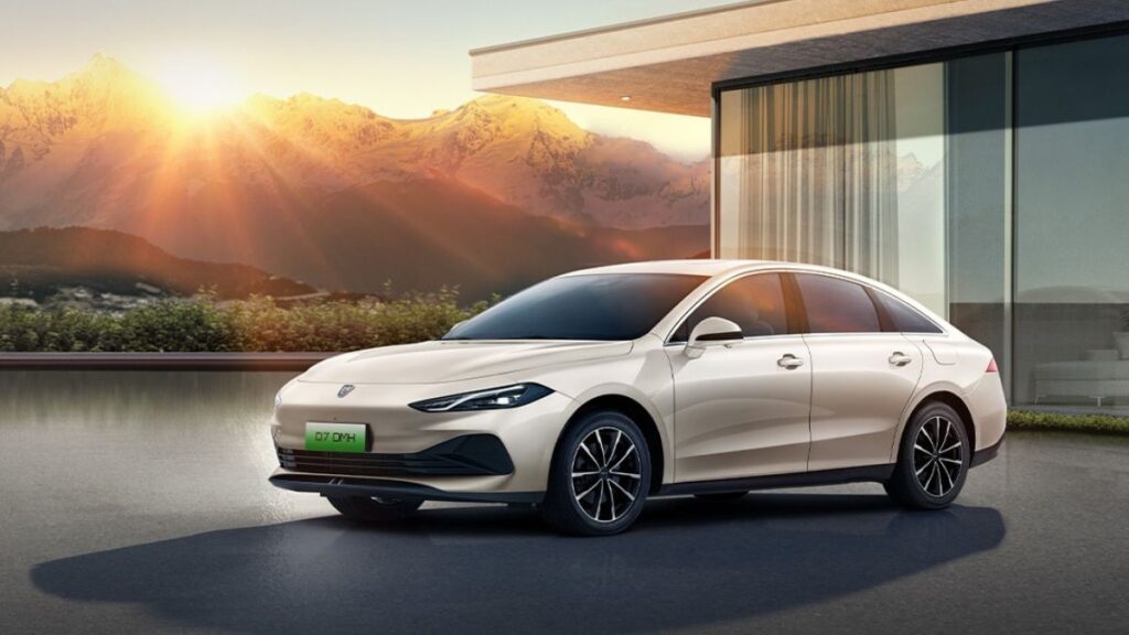Roewe D7 na diagonal.