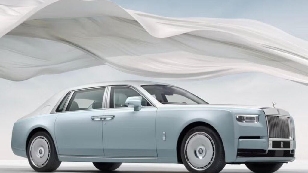 Lateral do Rolls-Royce Phantom 2025.