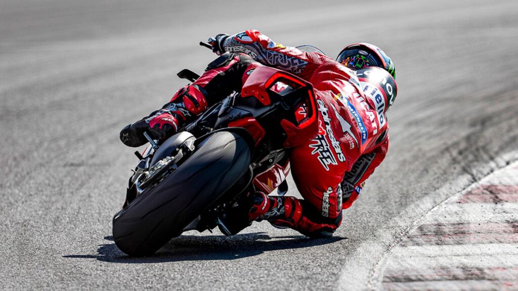 Traseira da Ducati Panigale V4 S 2025.
