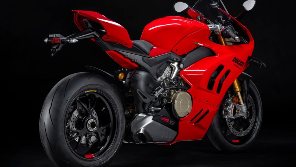 Traseira da Ducati Panigale V4 S 2025.