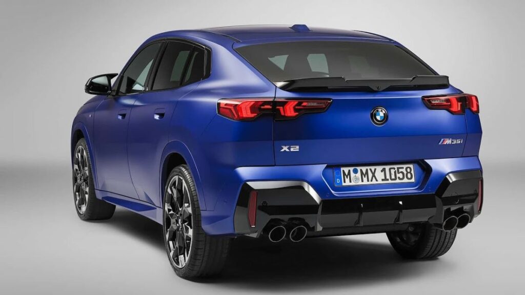 Traseira do BMW M35i.