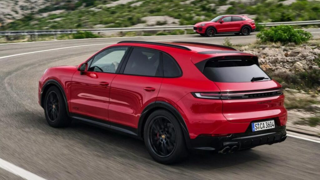 Traseira da Porsche Cayenne 2025.