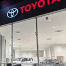 faixada da concessionária Toyota.