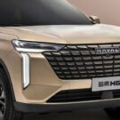 GWM Haval H6 2025 marrom claro parado na diagonal.