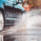 Chuva com aquaplanagem.