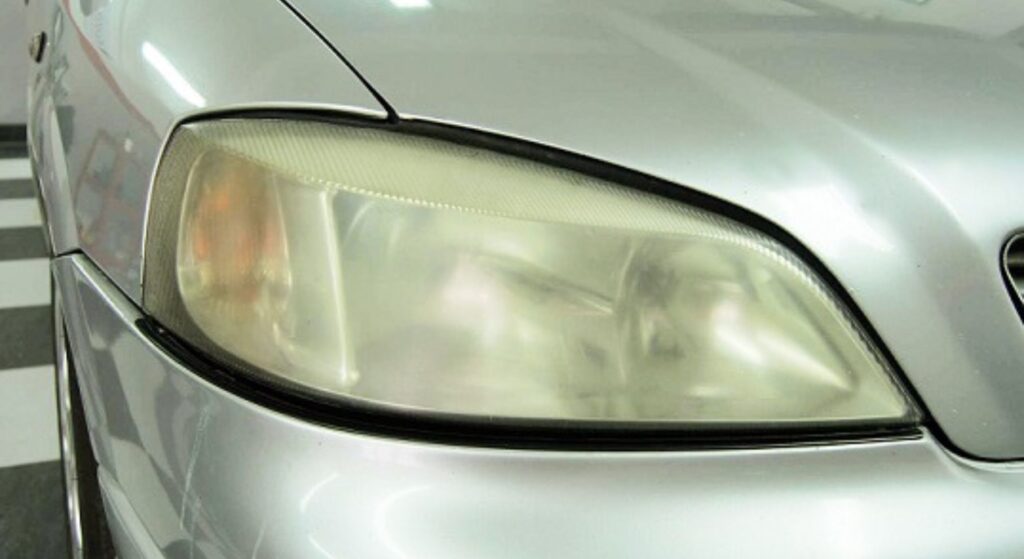 Farol de carro.