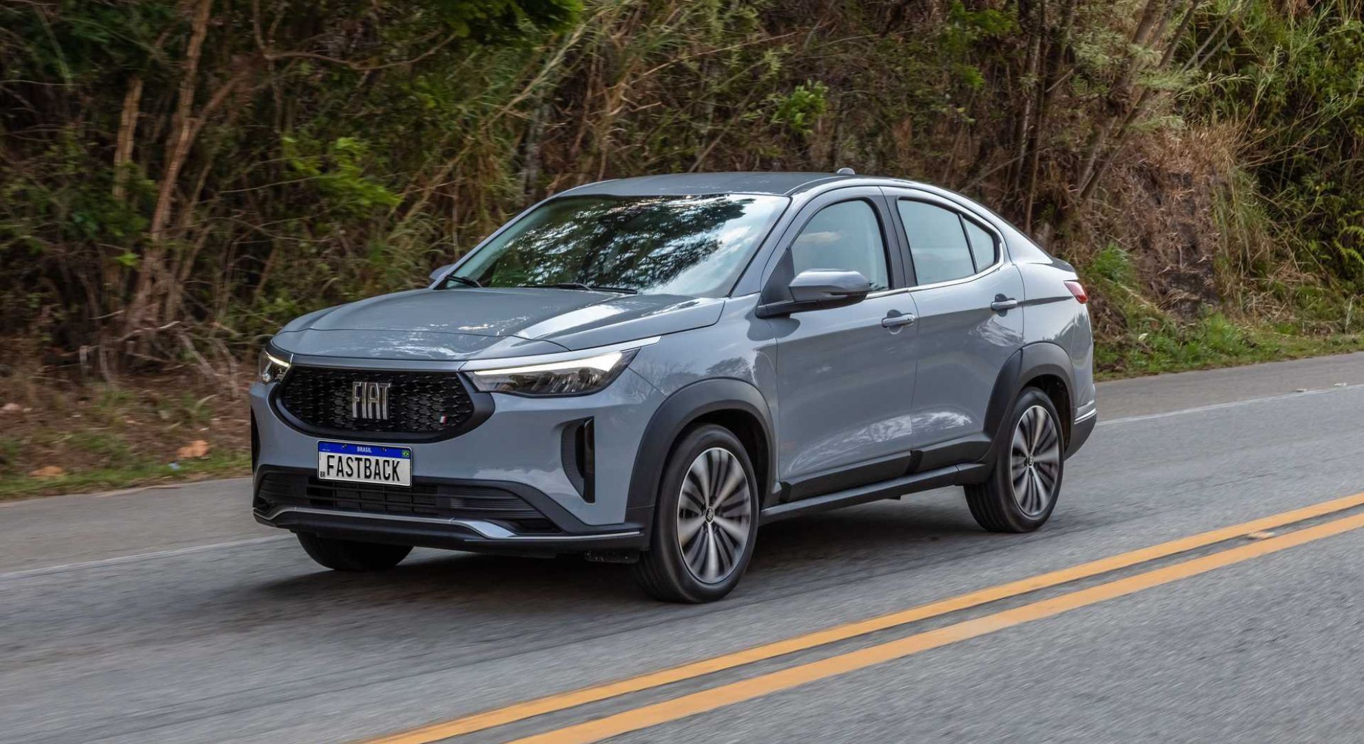 Fastback 2026: visual repaginado, teto solar e versões premium com ...