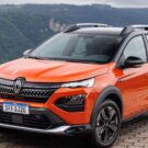 Renault Kardian laranja parado.