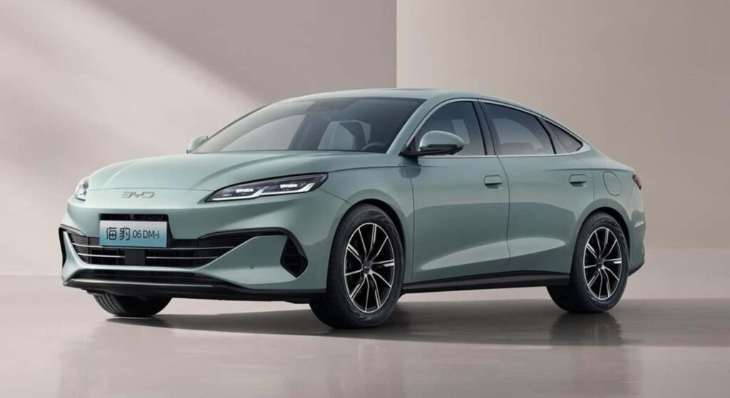 BYD Seal 06 Wagon verde.