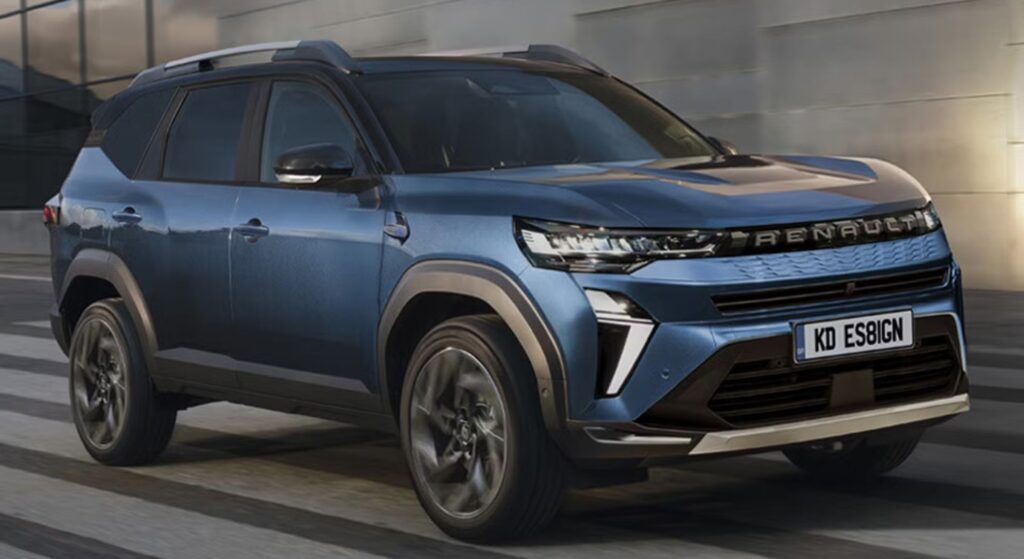 Renault Boreal parado na diagonal.