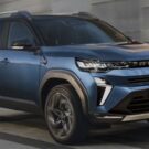 Renault Boreal parado na diagonal.