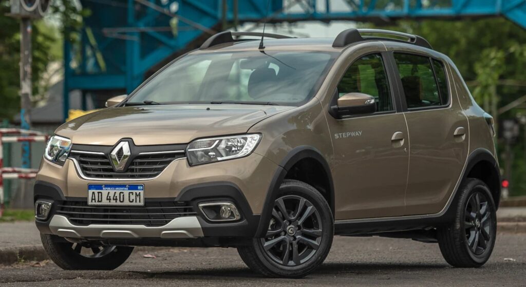 Renault Stepway cinza parado na diagonal.