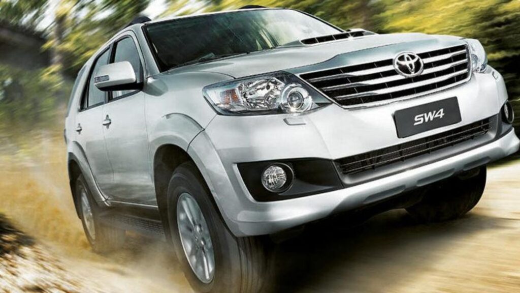 SW4 cinza em movimento.