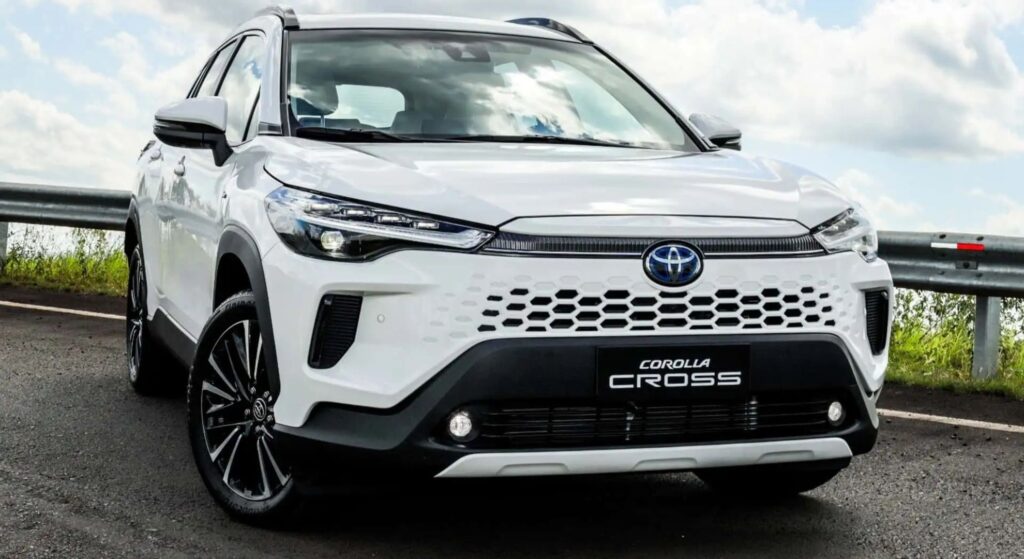 Toyota Corolla Cross 2026 branco.