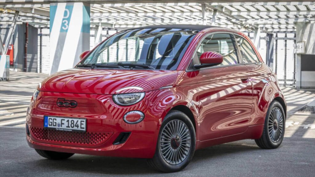 Fiat 500e vermelho