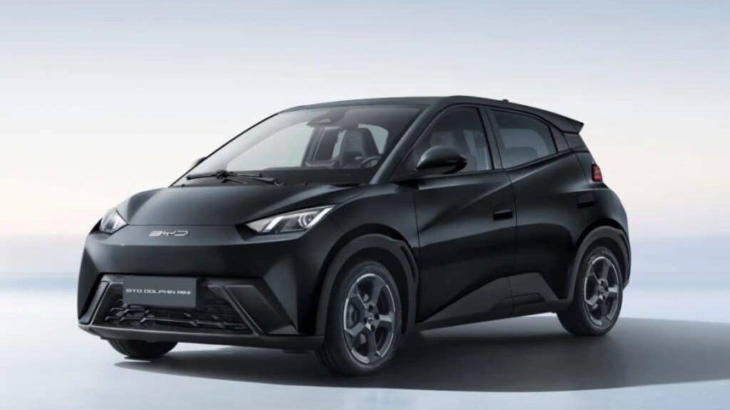 BYD Dolphin mini preto.