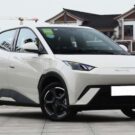 BYD Dolphin mini branco.