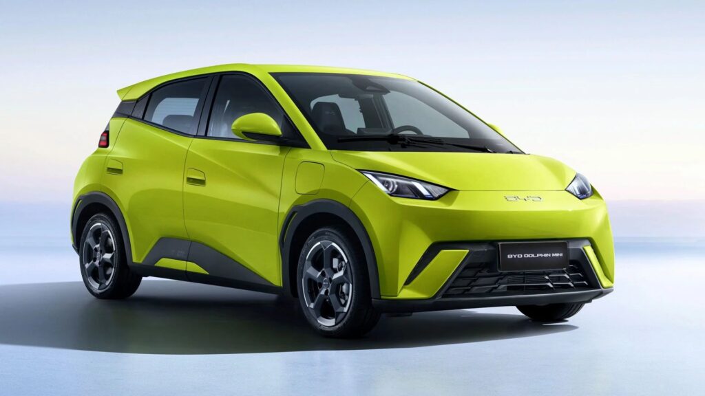 BYD Dolphin mini verde.