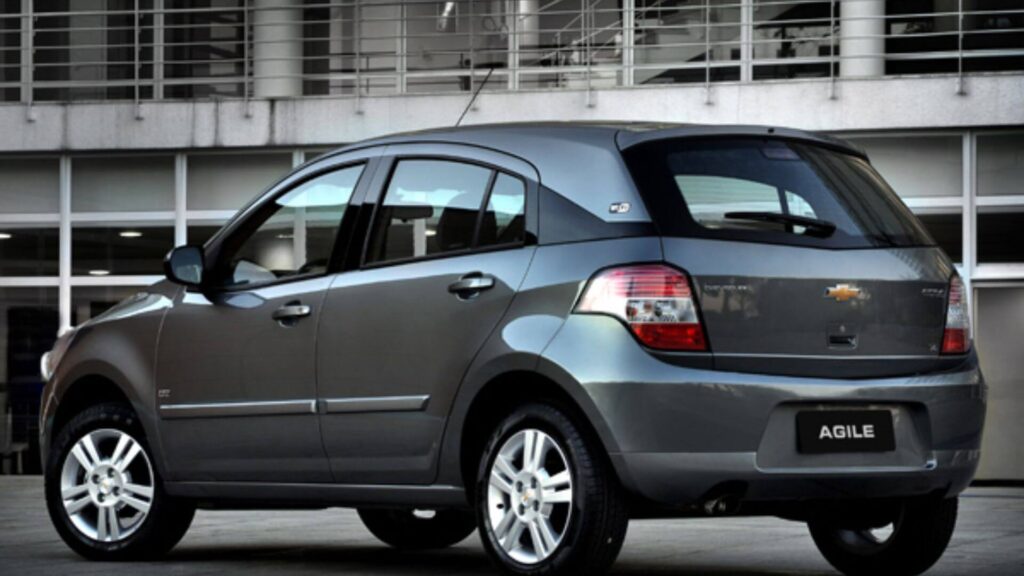 chevrolet agile cinza