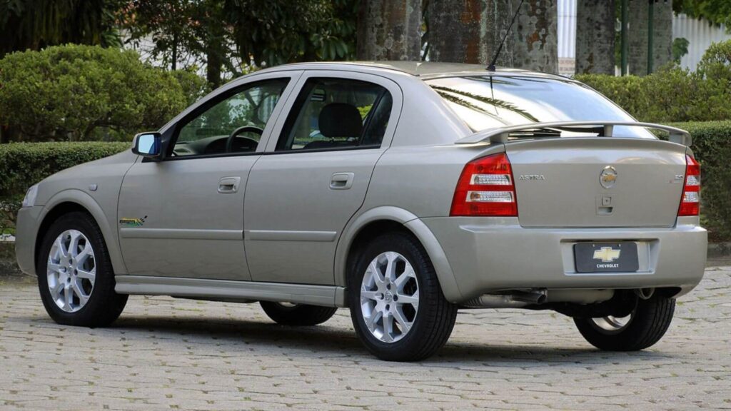 chevrolet astra prata