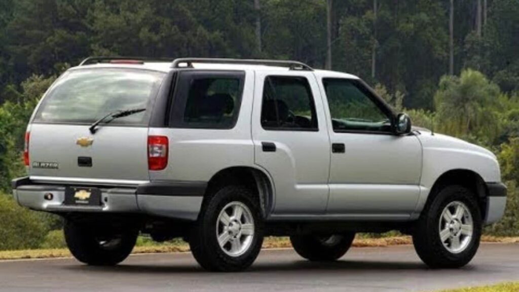 chevrolet blazer prata
