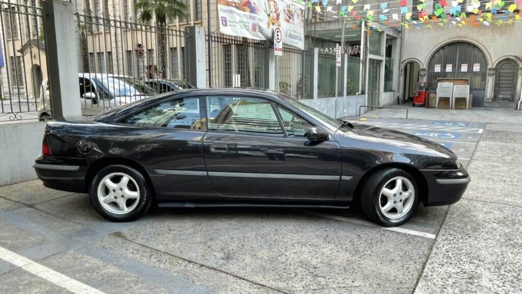 chevrolet calibra preto
