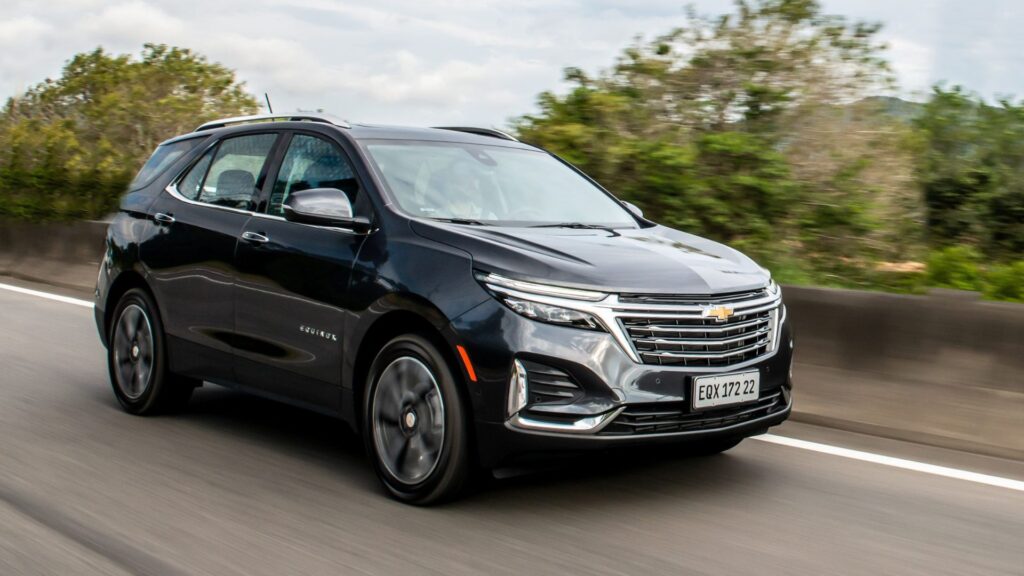 Chevrolet Equinox vermelho.