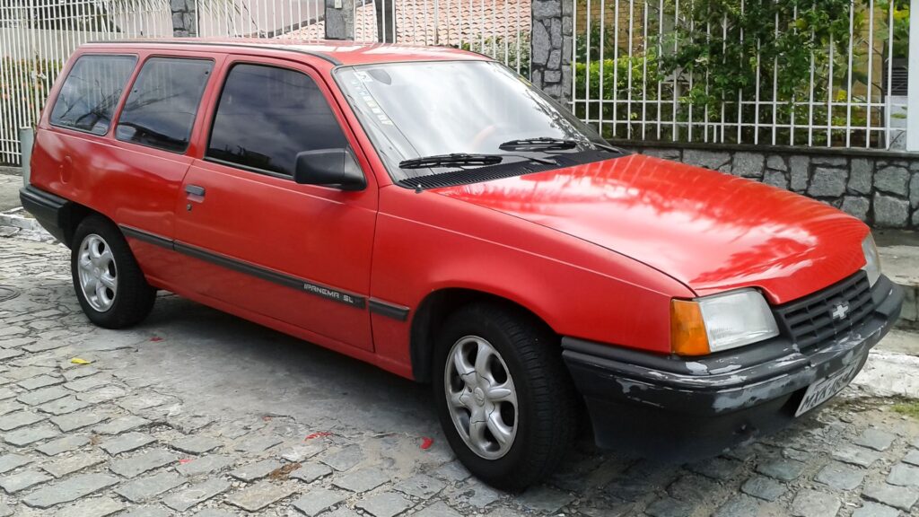 Chevrolet Ipanema vermelho.