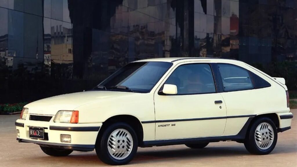 Chevrolet kadett creme.