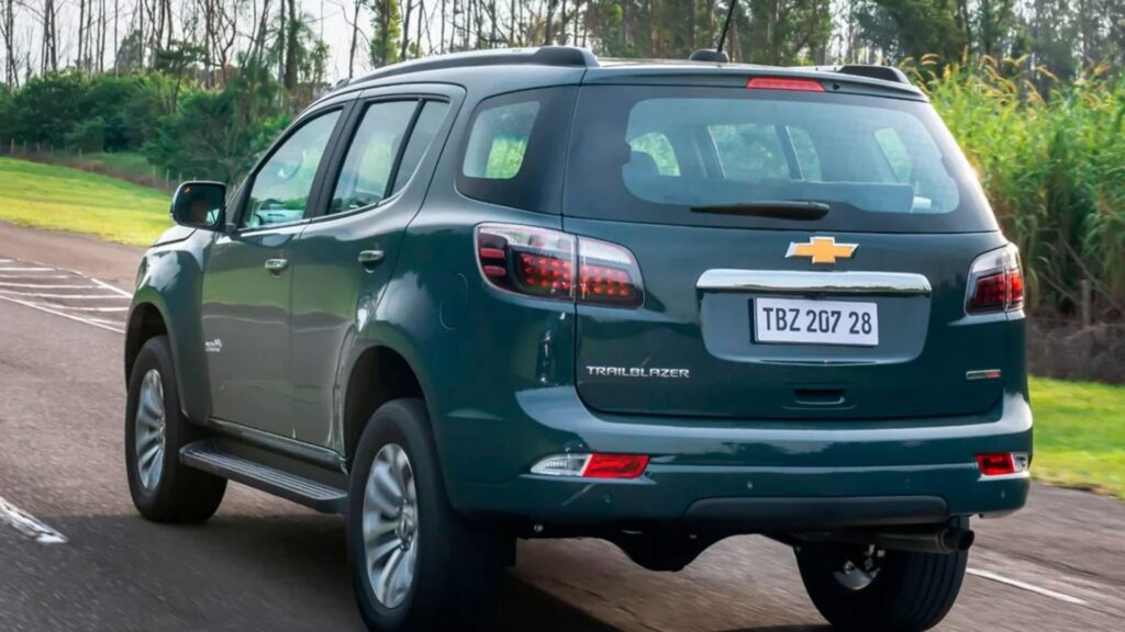 Chevrolet Trailblazer na estrada.