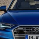 Audi A6 Avant azul de frente.