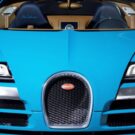 Frente da Bugatti Veyron azul.