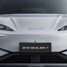 BYD Sealion 7 branco de frente.