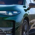 Frente da Leapmotor C10 verde em movimento.