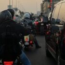 motos andando no corredor