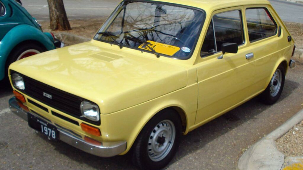 fiat 147 amarelo