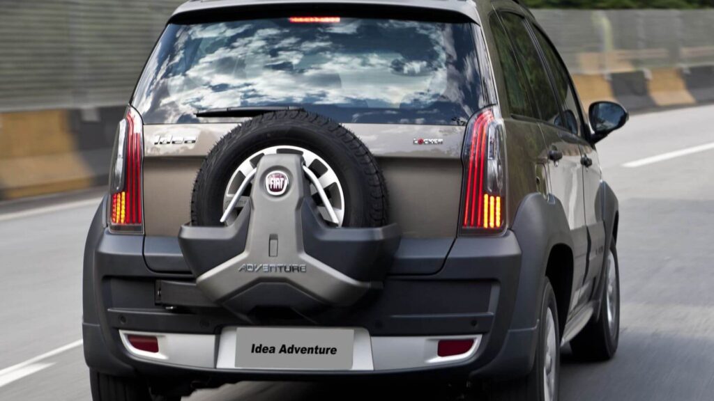 fiat idea adventure cinza 
