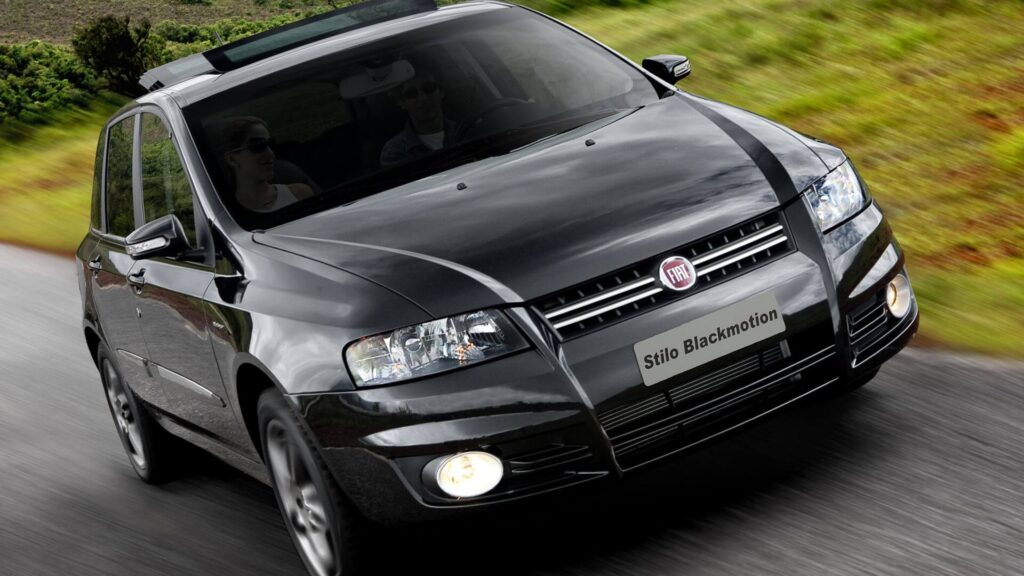 fiat stilo preto com teto solar