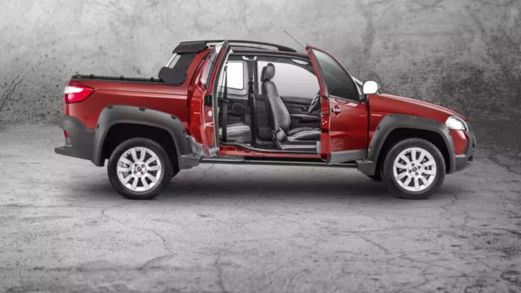 fiat strada vermelha
