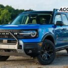 Ford Branco parado de frente.