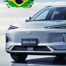 Geely branco parado na diagonal