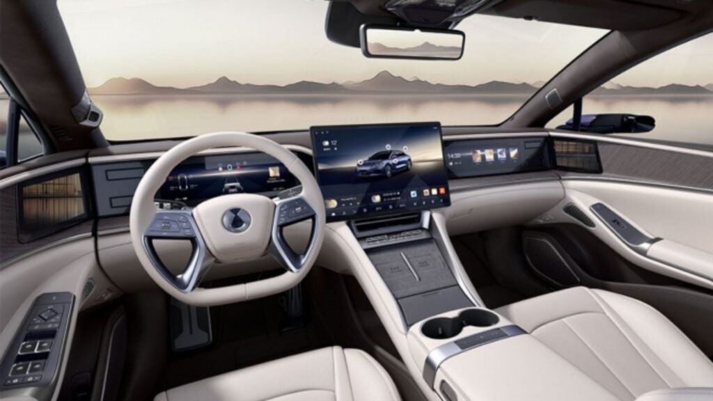 ineterior tecnologico byd denza n9 cinza