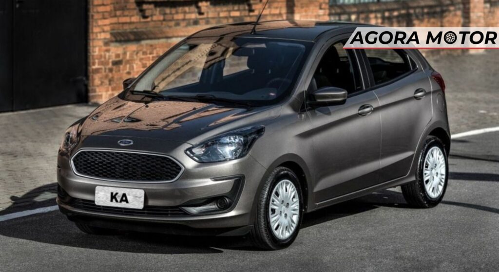 Ford Ka cinza parado na diagonal.
