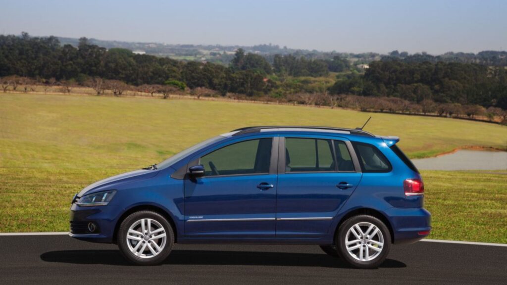 lateral volkswagen spacefox azul