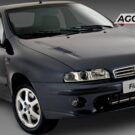 Fiat Marea preta parado na diagonal.