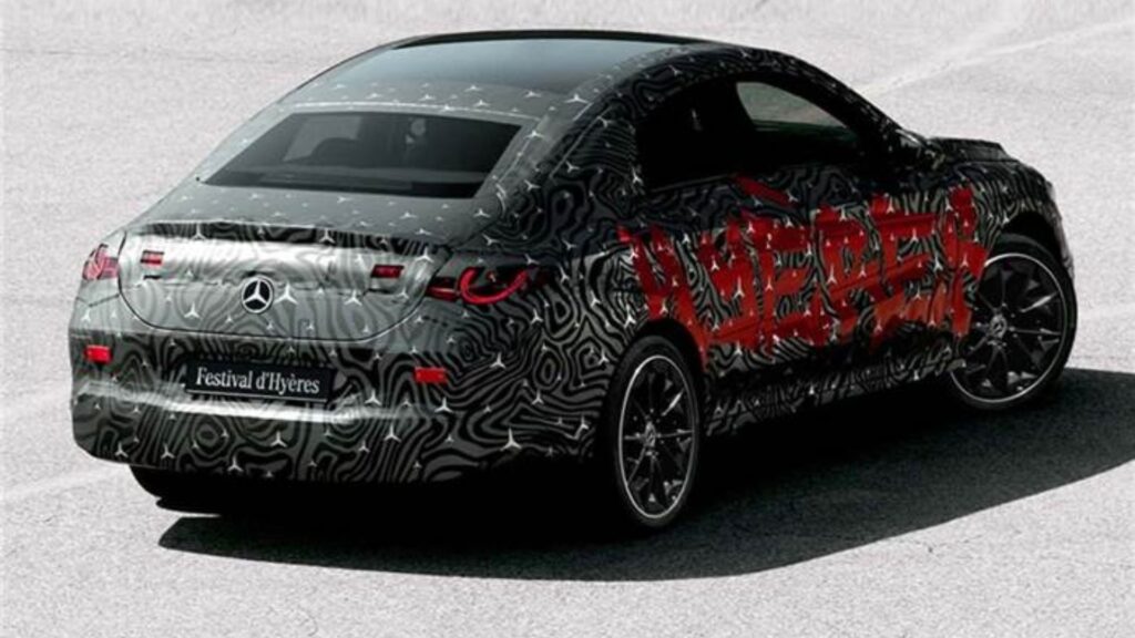 Mercedes-Benz CLA camuflada.