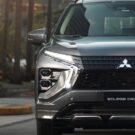 Mitsubishi Eclipse Cross cinza de frente.