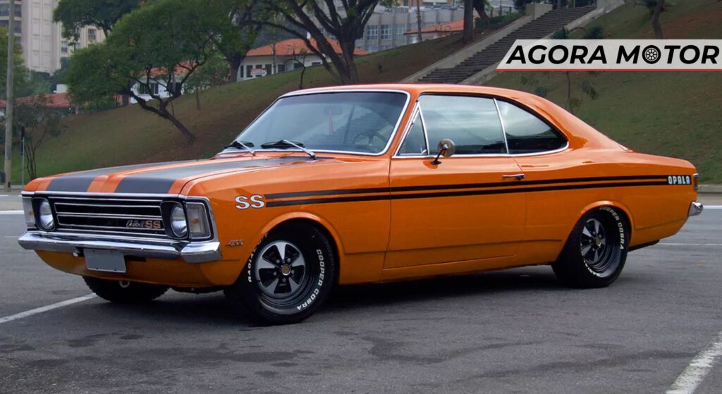 Chevrolet Opala laranja de lado.